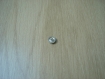 Petit bouton à queu métal argenté avec décor orientale  5-111