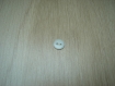 Petit bouton blanc plat  30-69