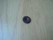 Bouton violet marbré avec centre en creux  33-2