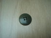 Gros bouton veinage vert avec rebord fin  24-21
