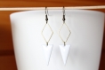 Boucles d'oreille triangle blanc, graphique, sequin émaillé, losange bronze, cadeau, anniversaire, noël