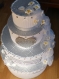 Urne wedding cake blanc, argent et nacré , sur 4 étages, pour votre mariage