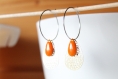 Boucles d'oreilles créole argenté et orange, sequin émaillé, minimaliste, tendance, cadeau, anniversaire, noël