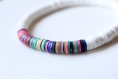 Bracelet heishi élastique blanc et multicolore, bracelet surfeur, bijou de créateur, fait main, idée cadeau