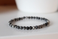 Bracelet perles de soie, noir et nuance gris blanc, bracelet élastique, pierre naturelle, fait main, idée cadeau, anniversaire
