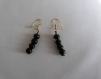 Boucles d'oreille perles noires gothique 