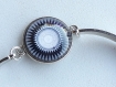 Bracelet semi-rigide en métal argenté, cabochon en verre bombé