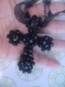 Collier croix en perles noires