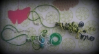 Lot de 2 colliers fil aluminium, perles, fleur et jade
