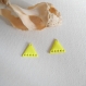 X2 sequins connecteurs  triangle jaune fluo 15x15 mm 2 faces