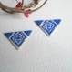 X2 sequins pendentif émaillés triangle ivoire et bleu marine 30x20 mm 2 faces