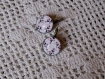 Boucles d'oreilles dormeuses en metal couleur bronze bords ciseles  image sous dome en verre bombe 20 mm collection  fleurs japonaises