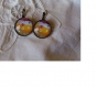 Boucles d'oreilles dormeuses en metal couleur bronze bords ciseles  image sous dome en verre bombe 20 mm collection fleurs vintage