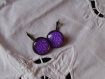Boucles d'oreilles dormeuses en metal couleur bronze image sous dome en verre bombe 18 mm collection purple