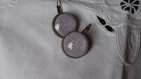 Boucles d'oreilles dormeuses  en metal couleur bronze  image sous dome en verre bombe 18mm collection  white and black