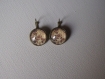 Boucles d'oreilles dormeuses   en metal couleur bronze  image sous dome en verre bombe 20 mm collection or