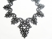 Collier dentelle noire avec perles gris fonce, bijoux collier noir, collier gothique ,collier frivolite, collier 