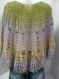 Poncho en coton dégradé mauve, vert et beige au crochet