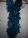 Echarpe tricotée main en laine fantaisie dégradé de bleu
