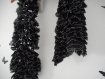 Echarpe tricotée main en laine fantaisie noire et liseret gris