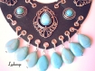Collier plastron perles et cabichons en véritables turquoises sur un support  simili cuir , fait main .