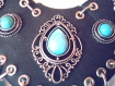 Collier plastron perles et cabichons en véritables turquoises sur un support  simili cuir , fait main .