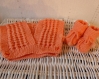 Gilet  cache-coeur et chaussons assortis -saumon -tricot