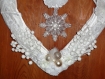 Couronne de noël style shabby chic. décoration de mariage blanche et argent en hiver pour porte. couronne cœur de noël. 
