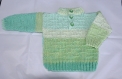 Petit pull boutonné bébé tricoté main taille 3 mois