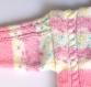 Pull bébé à motifs rose et blanc tricoté main taille 12 mois