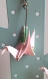 Boucles d'oreilles origami rose et vert pastel . touches des dorées . motif fleurs japonaises .