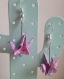 Boucles d'oreilles origami rose , bleu et blanc . motif écailles  japonaises