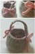 Panier avec anse mauve et rose en laine acrylique - crochet