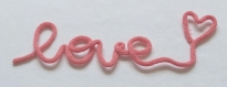 Mot love et coeur corail en laine acrylique - tricotin