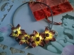 Collier motif fleurs d'hibiscus en fimo 