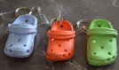 Très jolis porte clés forme sabot diverses couleurs