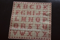 Très jolie serviette en papier alphabet point de croix