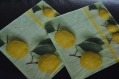 Très jolie serviette en papier les citrons jaunes sur fond vert