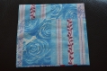 Très jolie serviette en papier boutons de roses bleues