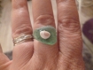 Bague réglable avec pierre verte et coquillage oeil de st lucie