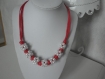 Collier en lin rouge et perlées nacrées blanches fantaisie