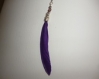 Collier plume violette