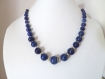 Collier mi-long en perles de véritable lapi lazuli