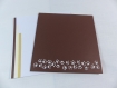 Carte zèbres entrelacés en relief kirigami 3d couleur cacao, ivoire et encart caramel