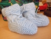 Une paire de chaussons pour bébé