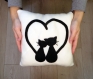 Coussin décoratif chats noirs, pour amoureux, en polaire et feutrine, fait main, cadeau pour couple