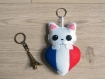 Peluche chat, dans un coeur, aux couleurs du drapeau français, en feutrine, fait main, pour le 14 juillet 