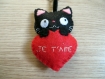 Porte clé chat noir dans un coeur brodé je t'aime, en feutrine, fait main, cadeau de saint valentin