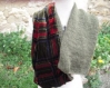 Echarpe double, laine et tissu tricoté main.