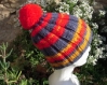 Bonnet multicolore mixte tricoté main. 